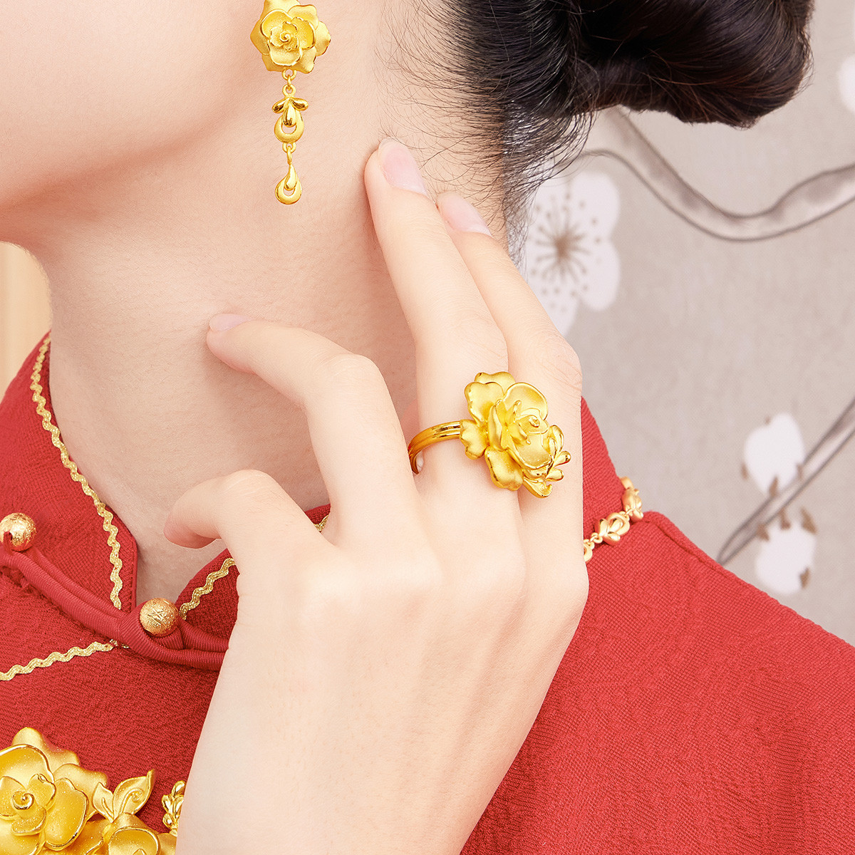 六福珠宝黄金戒指囍爱系列中式婚嫁女玫瑰喜礼足金闭口戒计价001073RA【联系客服补货】