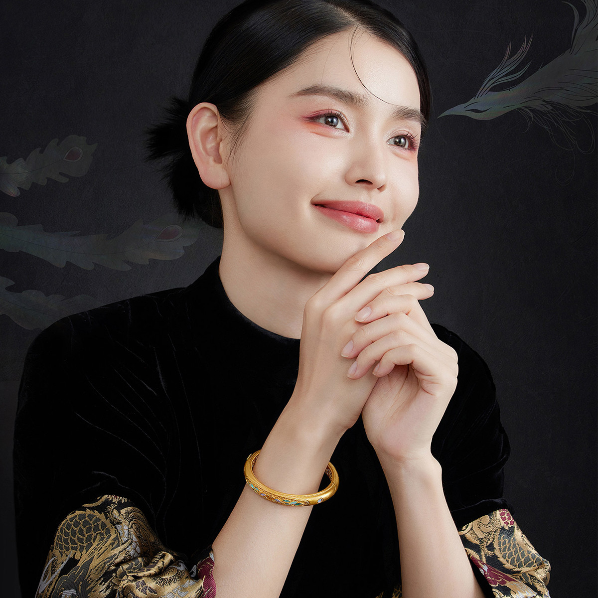 六福珠宝福满传家凤舞霓裳黄金手镯螺钿贝壳花丝计价L17TBGB0004母亲节