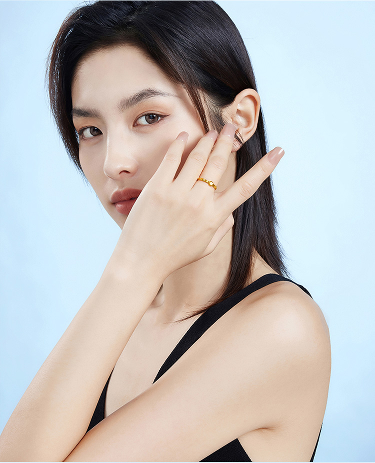六福珠宝小富婆几何黄金戒指女款光面时尚足金戒指计价GJGTBR0009