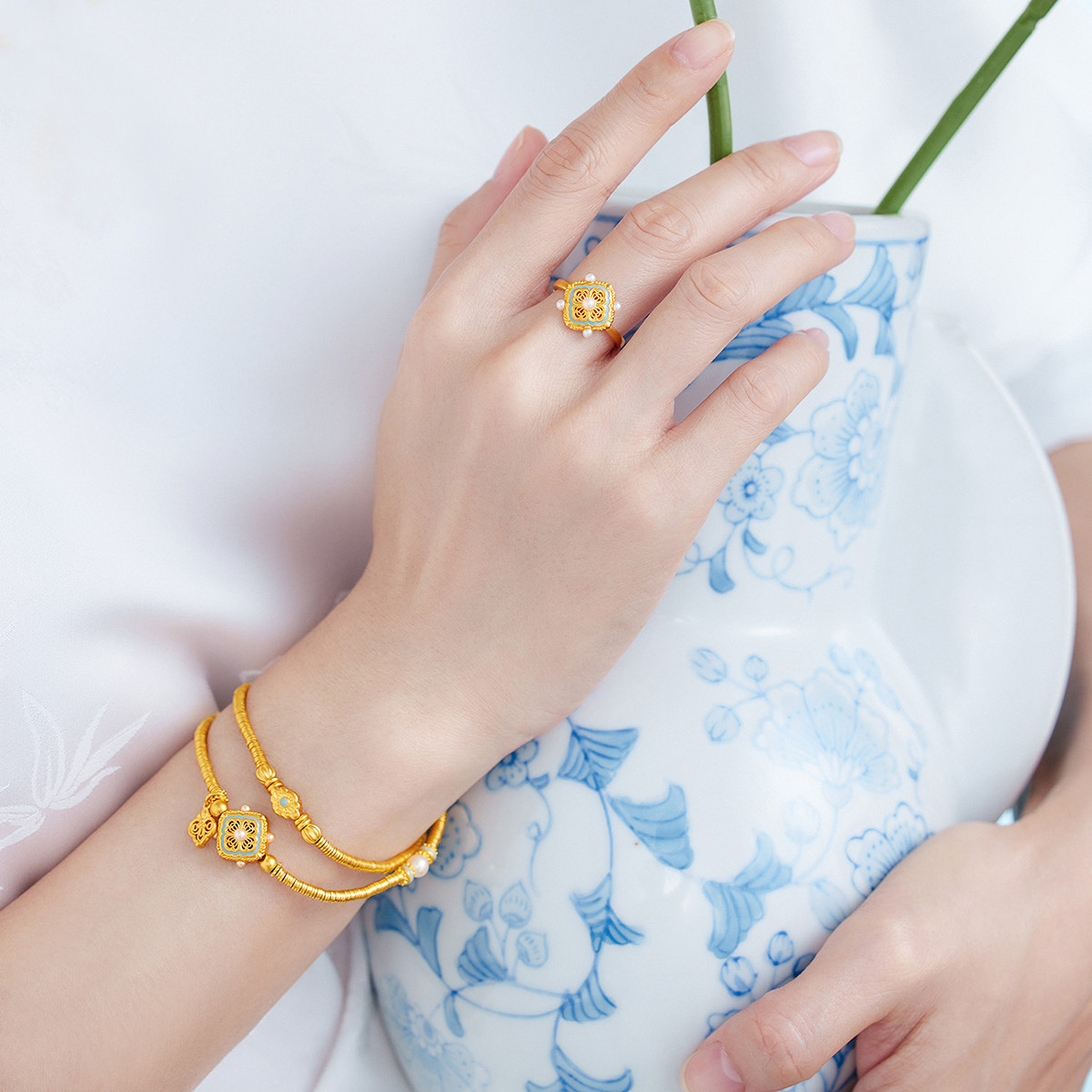 六福珠宝福满传家宋韵四合如意黄金手链女珍珠碎金子手串计价L07TBGB0031