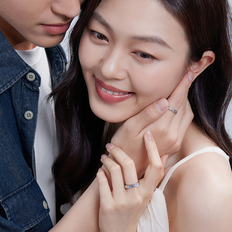 六福珠宝碎碎冰铂金戒指铂950女时尚白金情侣对戒计价G07TBPR0021