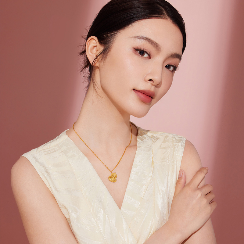 六福珠宝光影金葫芦黄金项链女款时尚5G足金吊坠套链计价020253NA【联系客服补货】