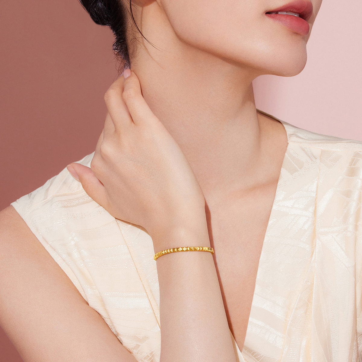 六福珠宝光影金巧克力方块黄金手链女5G足金软手链计价GJGTBB0022【1V1直播看货】