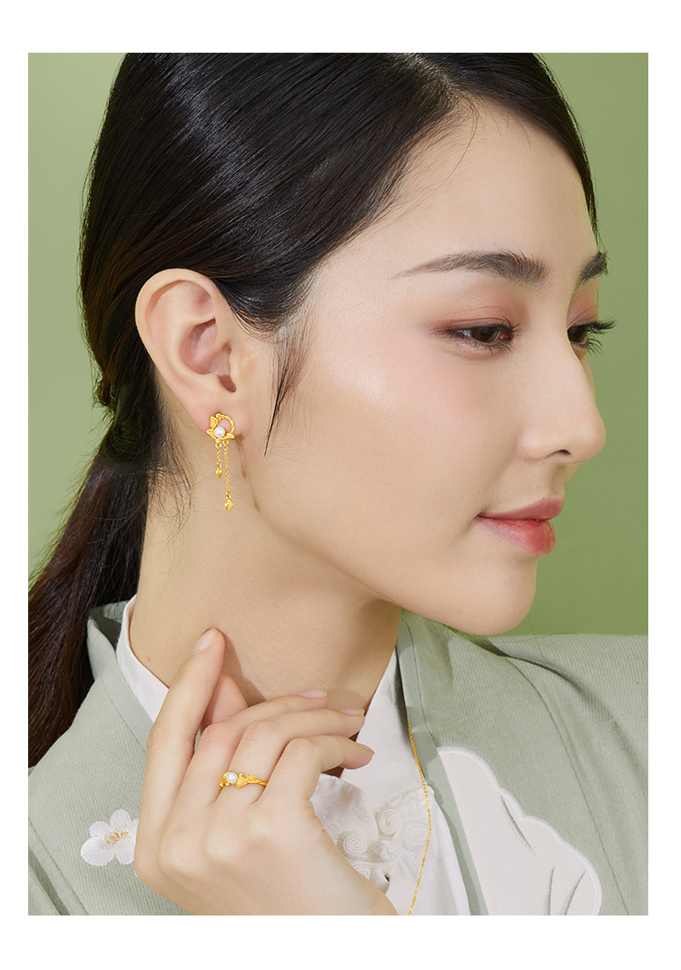 六福珠宝黄金耳钉女常春藤淡水珍珠足金耳饰送礼计价HXGTBE0009