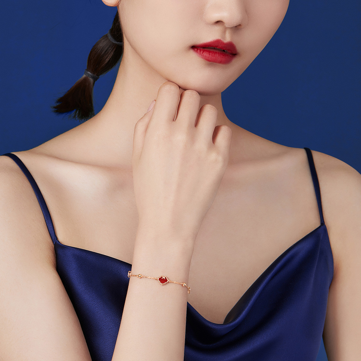 六福珠宝祥云18K金红玉髓手链女款送礼定价ENKTBB0001R