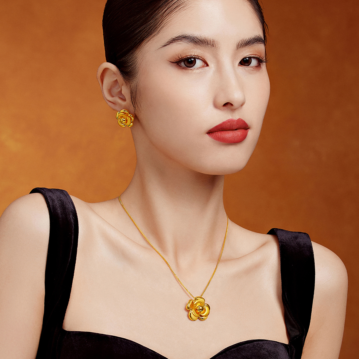 六福珠宝山茶花黄金耳钉耳环女款时尚5D硬金耳饰金品计价A01TBGE0005年货