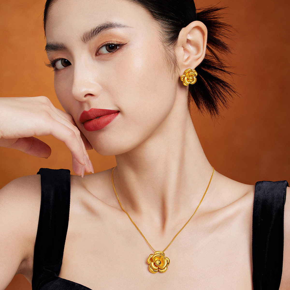 六福珠宝山茶花黄金耳钉耳环女款时尚5D硬金耳饰金品计价A01TBGE0005年货
