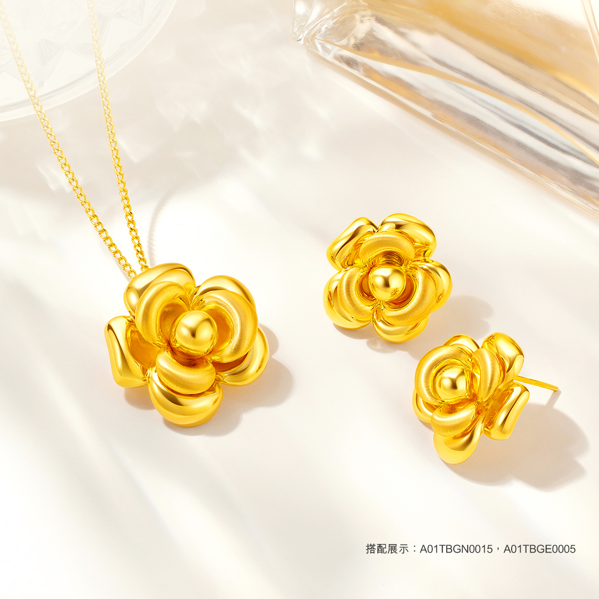 六福珠宝山茶花黄金耳钉耳环女款时尚5D硬金耳饰金品计价A01TBGE0005年货