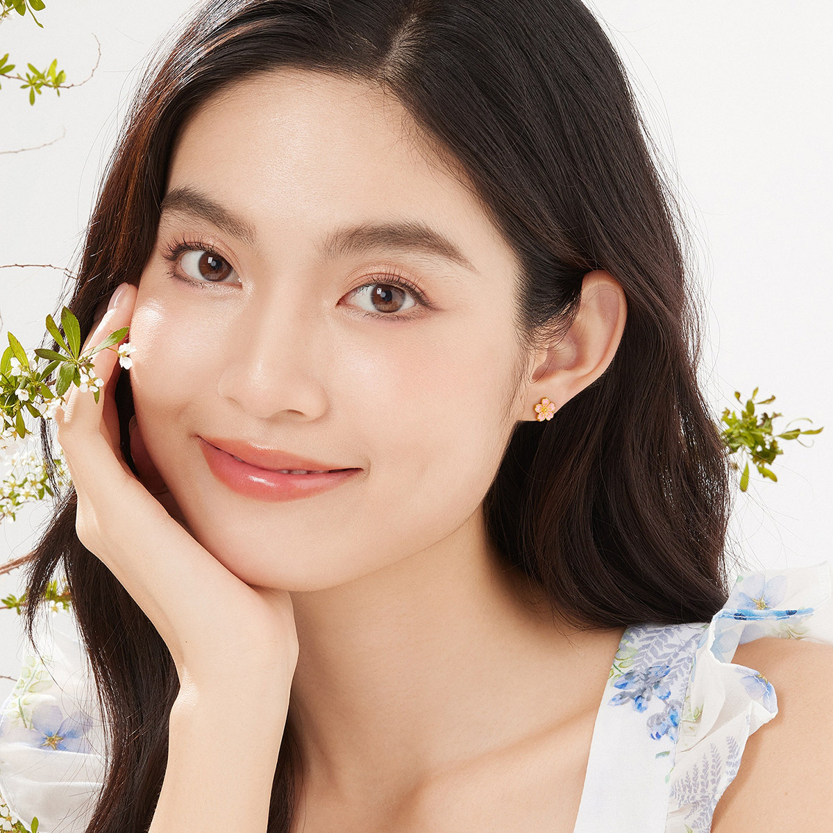 六福珠宝福满传家樱花黄金耳钉实心耳环花朵鎏彩工艺计价021000EA