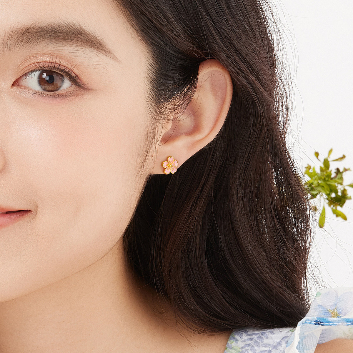 六福珠宝福满传家樱花黄金耳钉实心耳环花朵鎏彩工艺计价021000EA