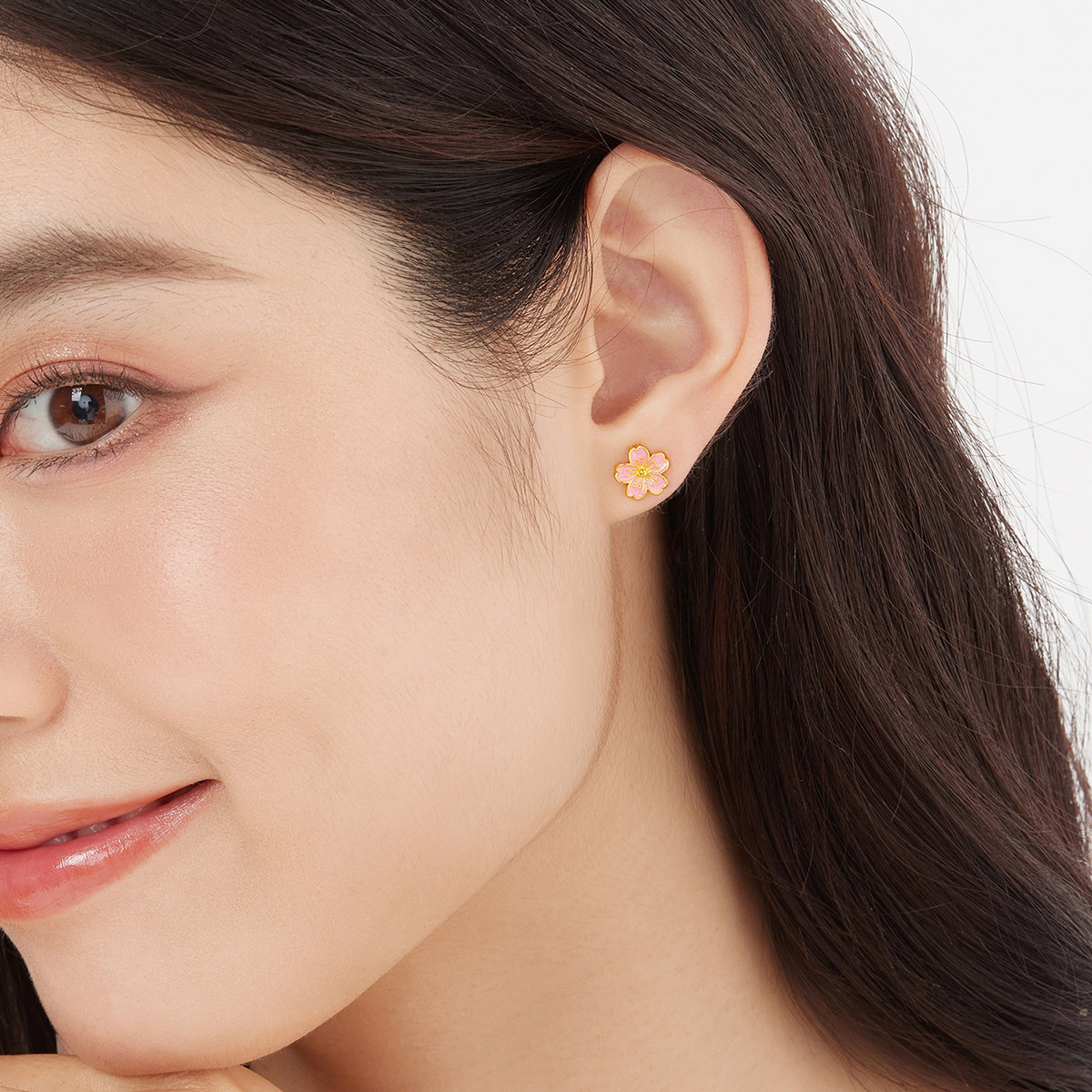 六福珠宝福满传家樱花黄金耳钉实心耳环花朵鎏彩工艺计价021000EA