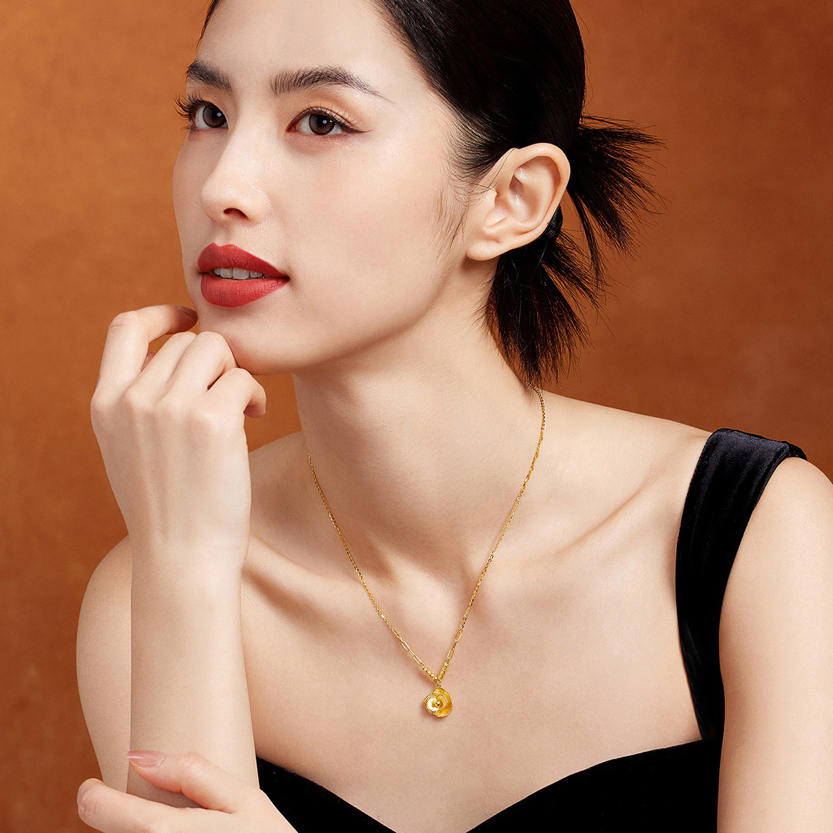 六福珠宝丝绸金玫瑰花黄金项链女款复古蹦迪珠套链赏花计价GJGTBN0036