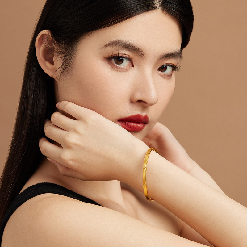 六福珠宝四叶草黄金手镯光面素圈足金镯子女正品计价A01TBGB0019【1V1直播看货】