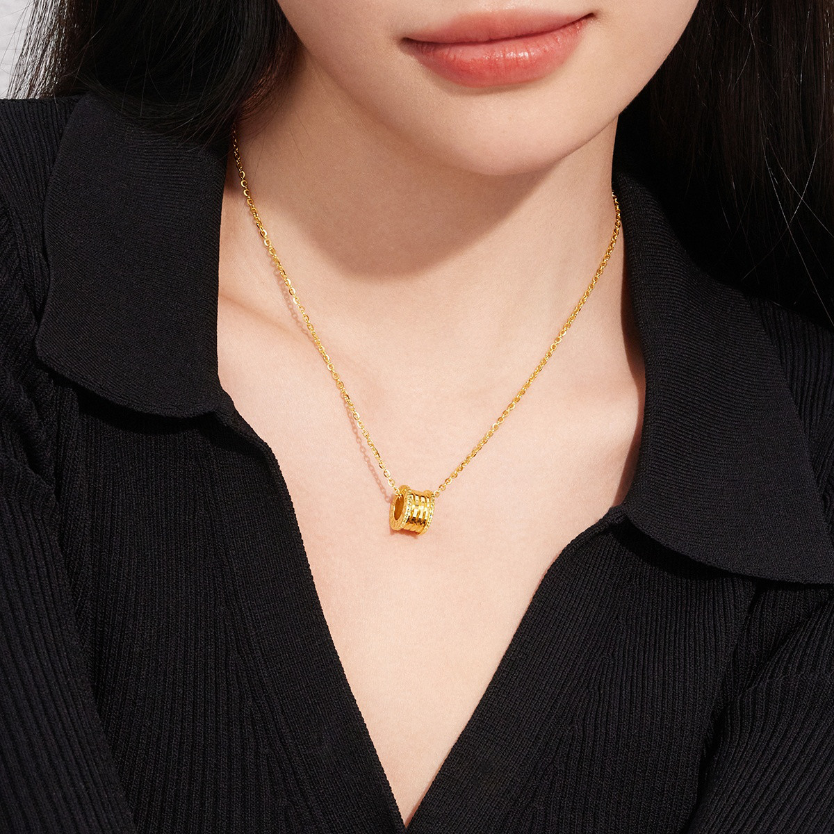 六福珠宝大蛮腰项链黄金吊坠送女友光影金5G系列计价004815NA【1V1直播看货】