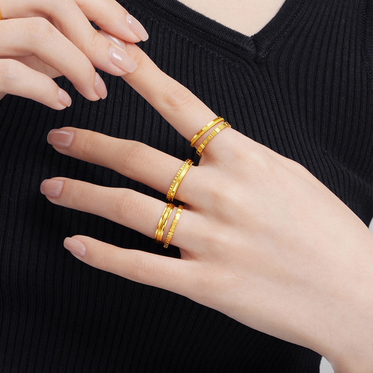 六福珠宝光轮实心黄金戒指女款足金闭口戒可刻字计价F63TBGR0015【联系客服补货】