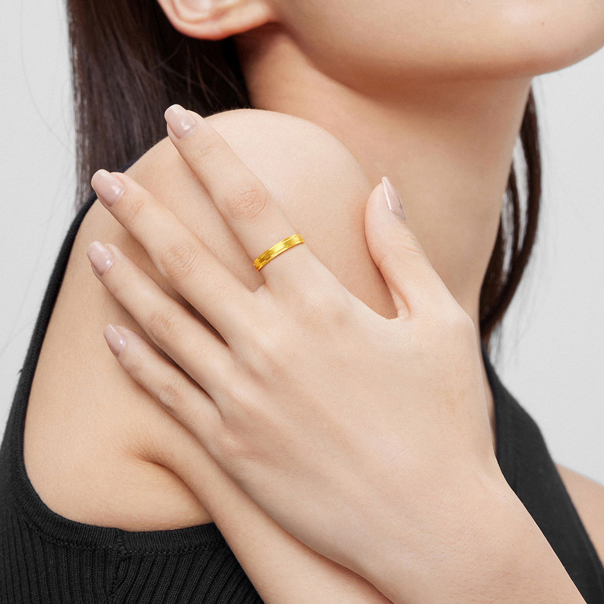 六福珠宝光轮实心黄金戒指女款足金闭口戒可刻字计价F63TBGR0015【联系客服补货】