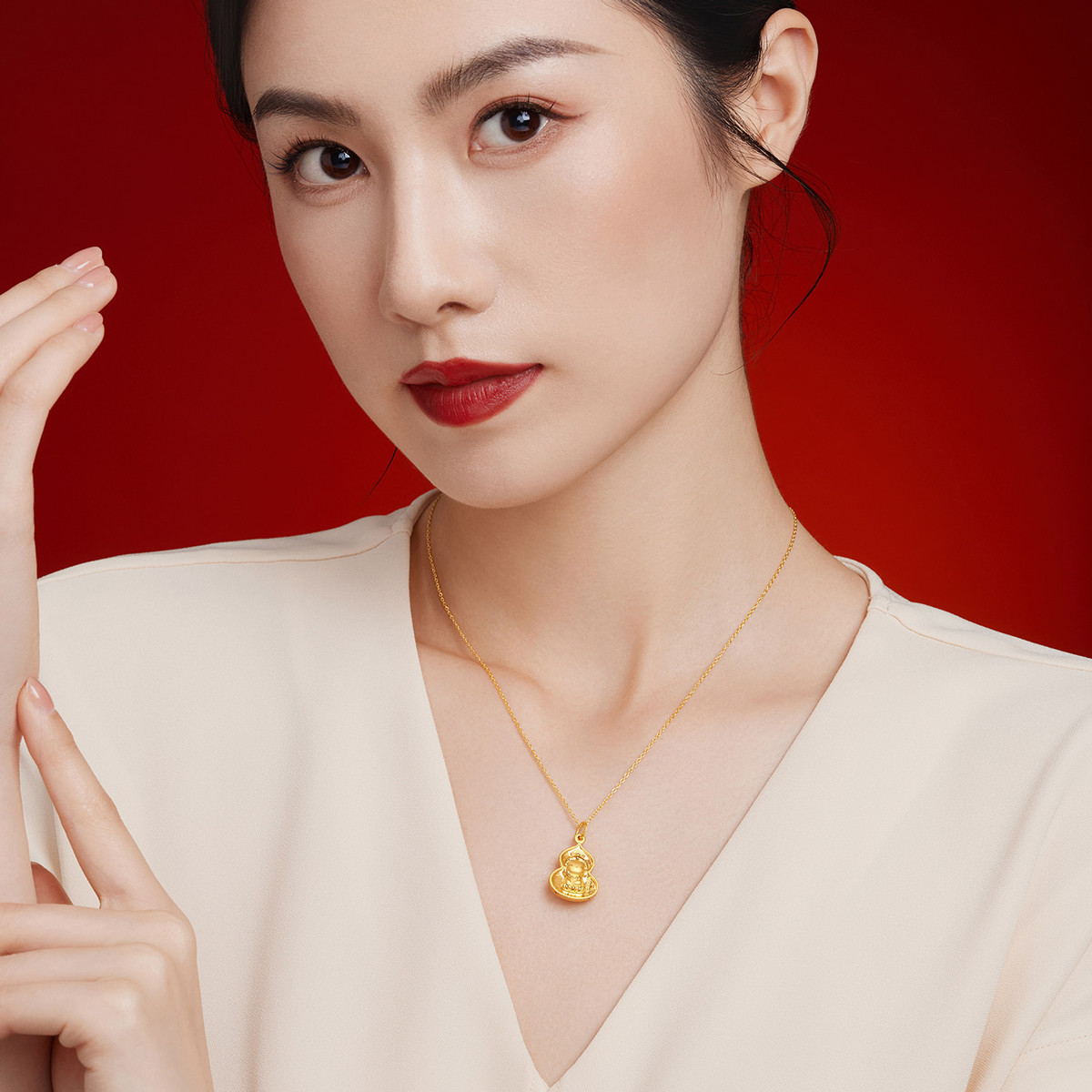 六福珠宝生肖牛虎守护使者黄金吊坠足金菩萨葫芦造型计价ERG70222