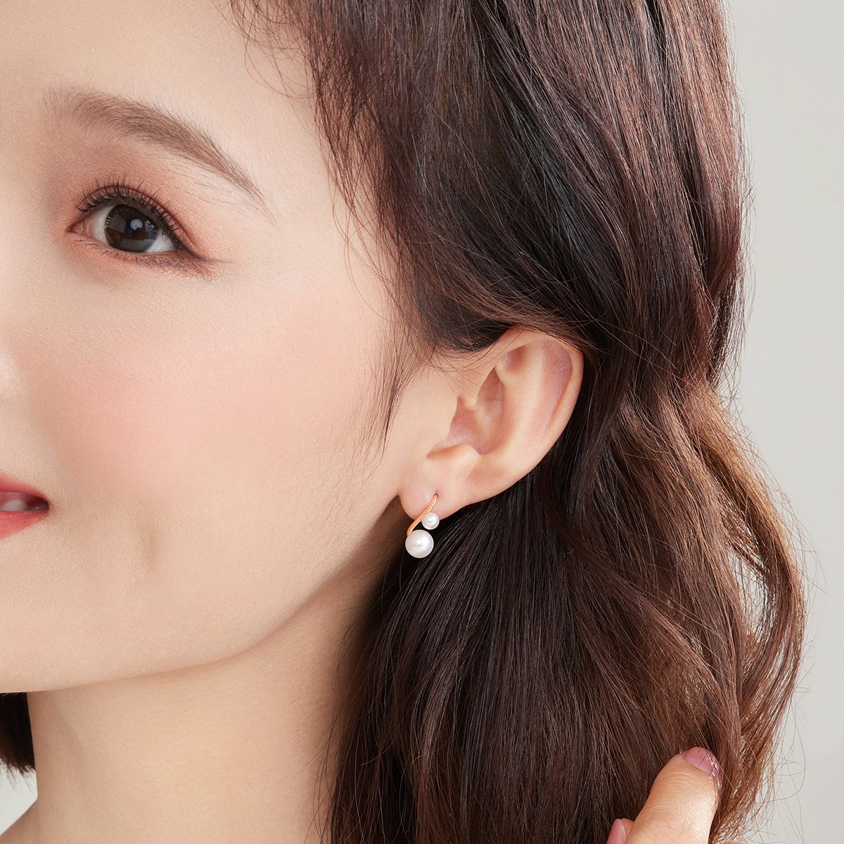 六福珠宝彩金耳饰光面淡水珍珠耳环18k金耳钉女定价G04DSKE0039R【联系客服补货】