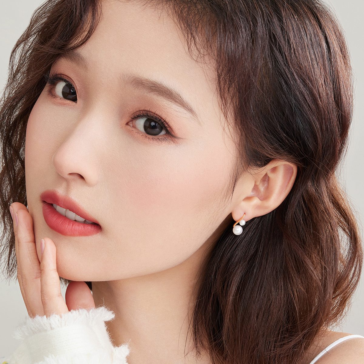 六福珠宝彩金耳饰光面淡水珍珠耳环18k金耳钉女定价G04DSKE0039R【联系客服补货】