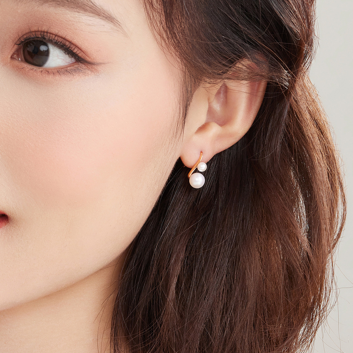 六福珠宝彩金耳饰光面淡水珍珠耳环18k金耳钉女定价G04DSKE0039R【联系客服补货】