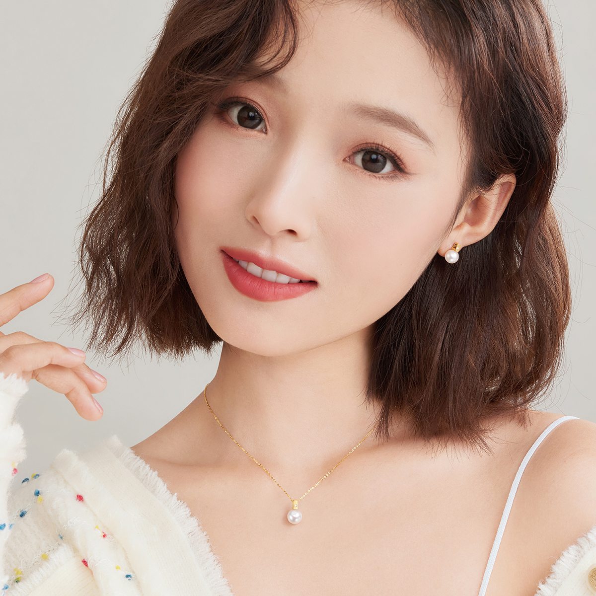 六福珠宝淡水珍珠项链拉丝光面18k金钻石吊坠女定价G04DSKN0027Y
