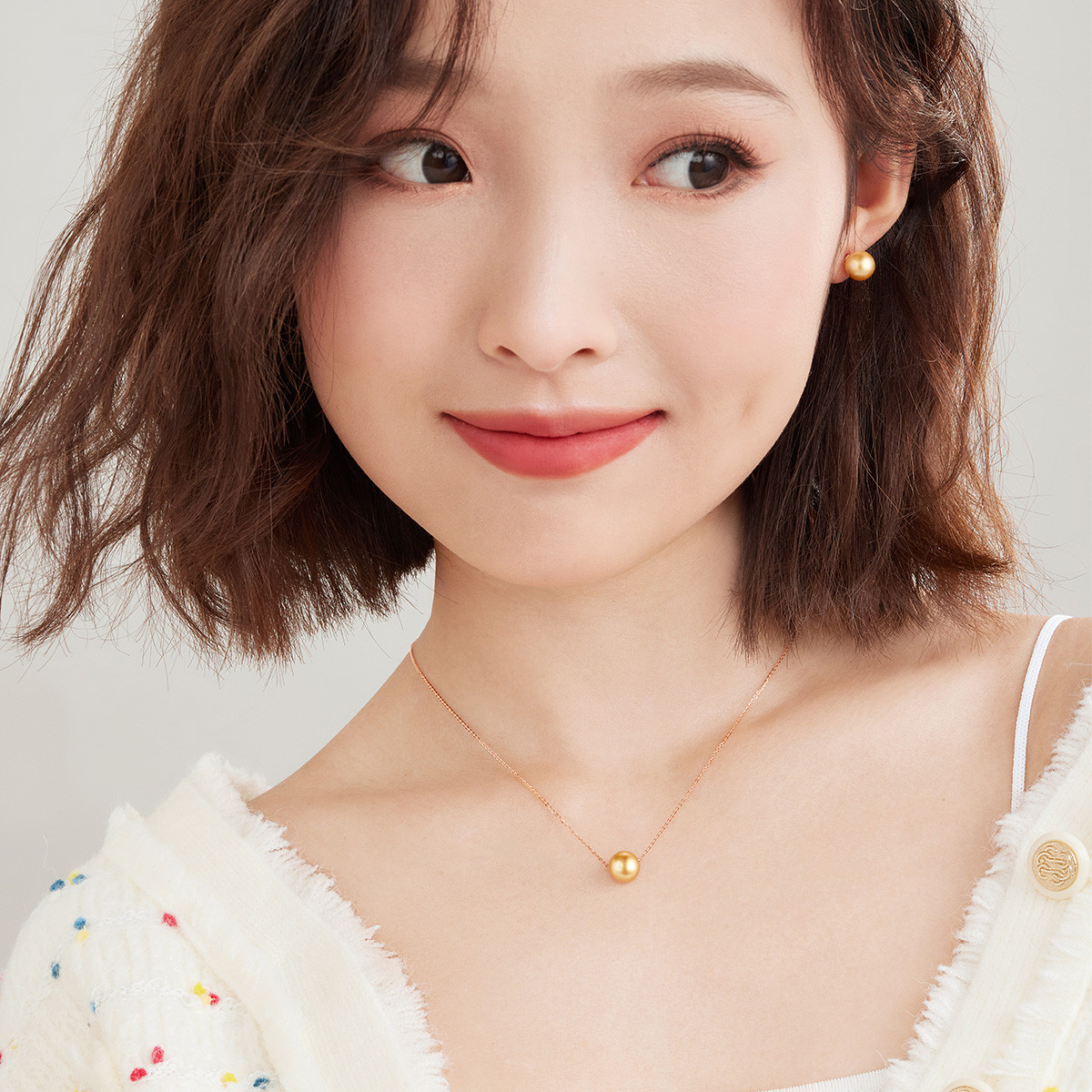 六福珠宝皎月海水珍珠项链女18k金吊坠十字套链定价G04DSKN0023R