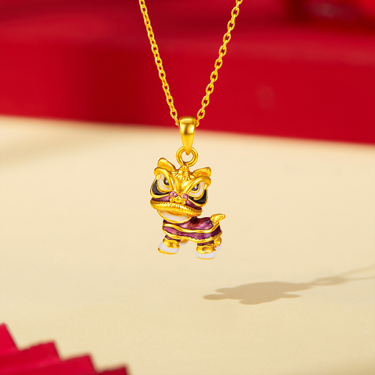 六福珠宝醒狮紫狮黄金吊坠男女款鎏彩工艺硬金挂坠定价014091PA【联系客服补货】