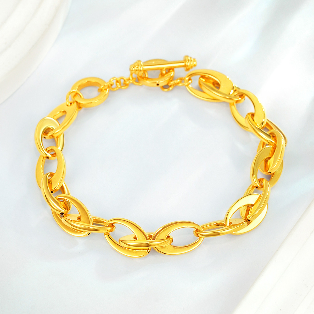 六福珠宝环环相扣黄金手链OT扣女时尚5D硬金首饰计价015081BA