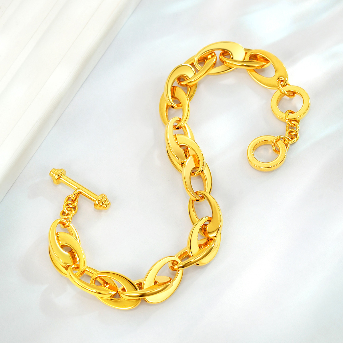 六福珠宝环环相扣黄金手链OT扣女时尚5D硬金首饰计价015081BA