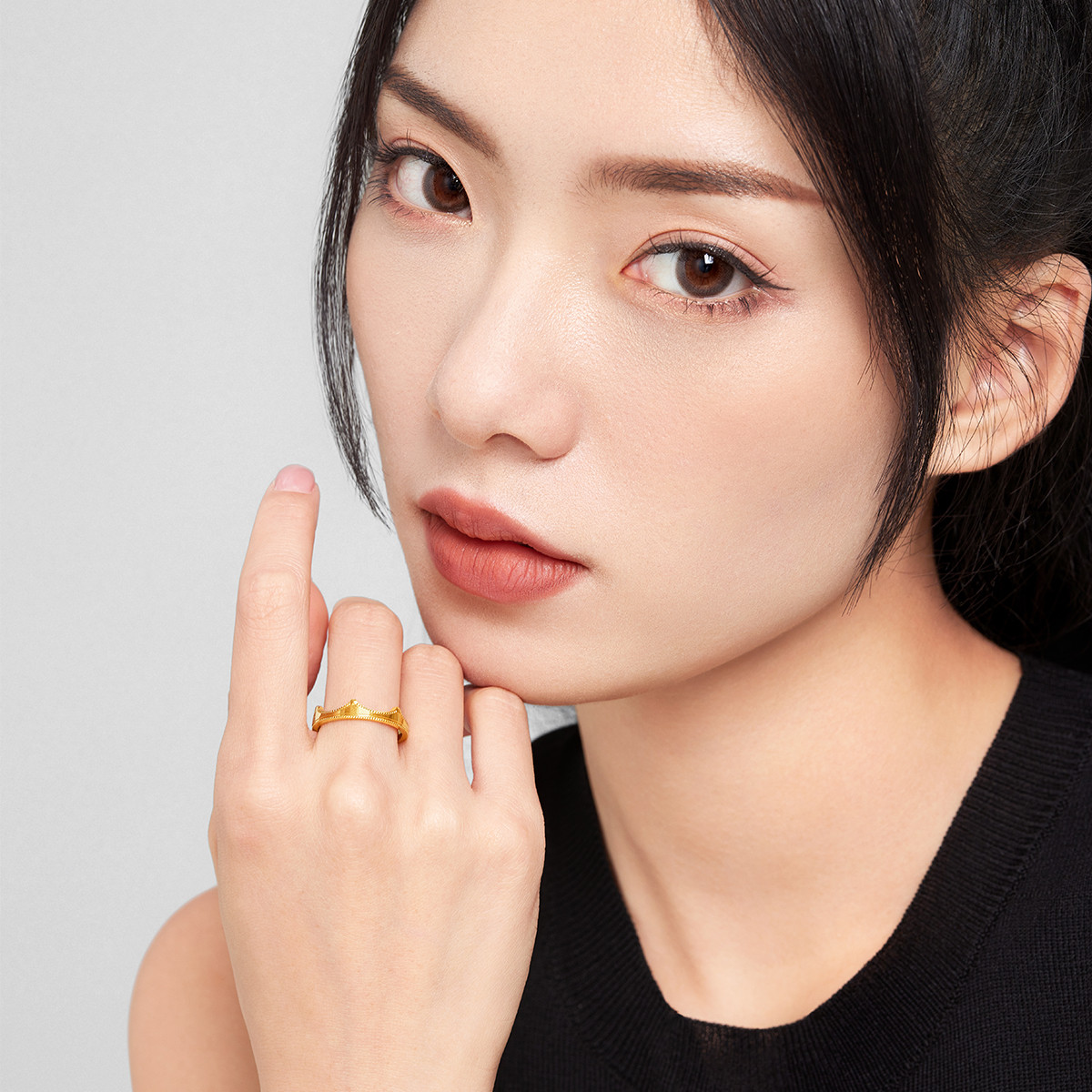 六福珠宝皇冠黄金戒指女实心可刻字足金闭口戒计价B01TBGR0031【联系客服补货】