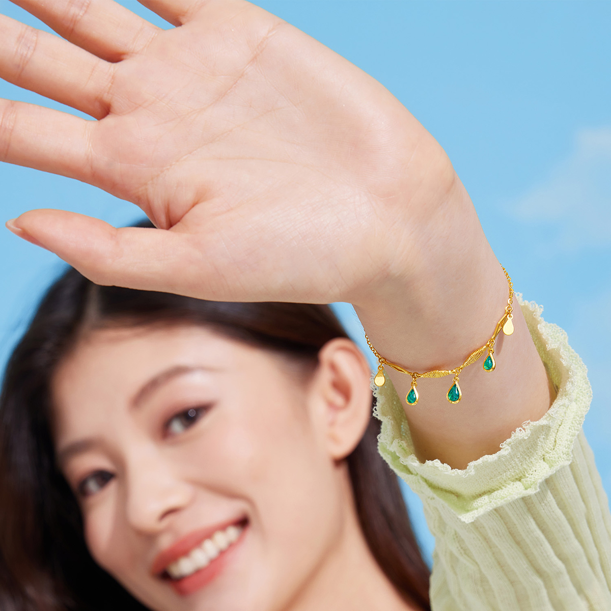 六福珠宝灵感系列Ⅱ碧波涟漪黄金手链流苏水滴挂坠计价GJG0002DS