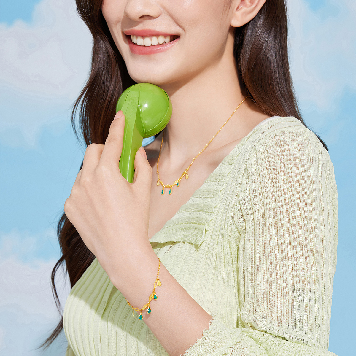 六福珠宝灵感系列Ⅱ碧波涟漪黄金手链流苏水滴挂坠计价GJG0002DS