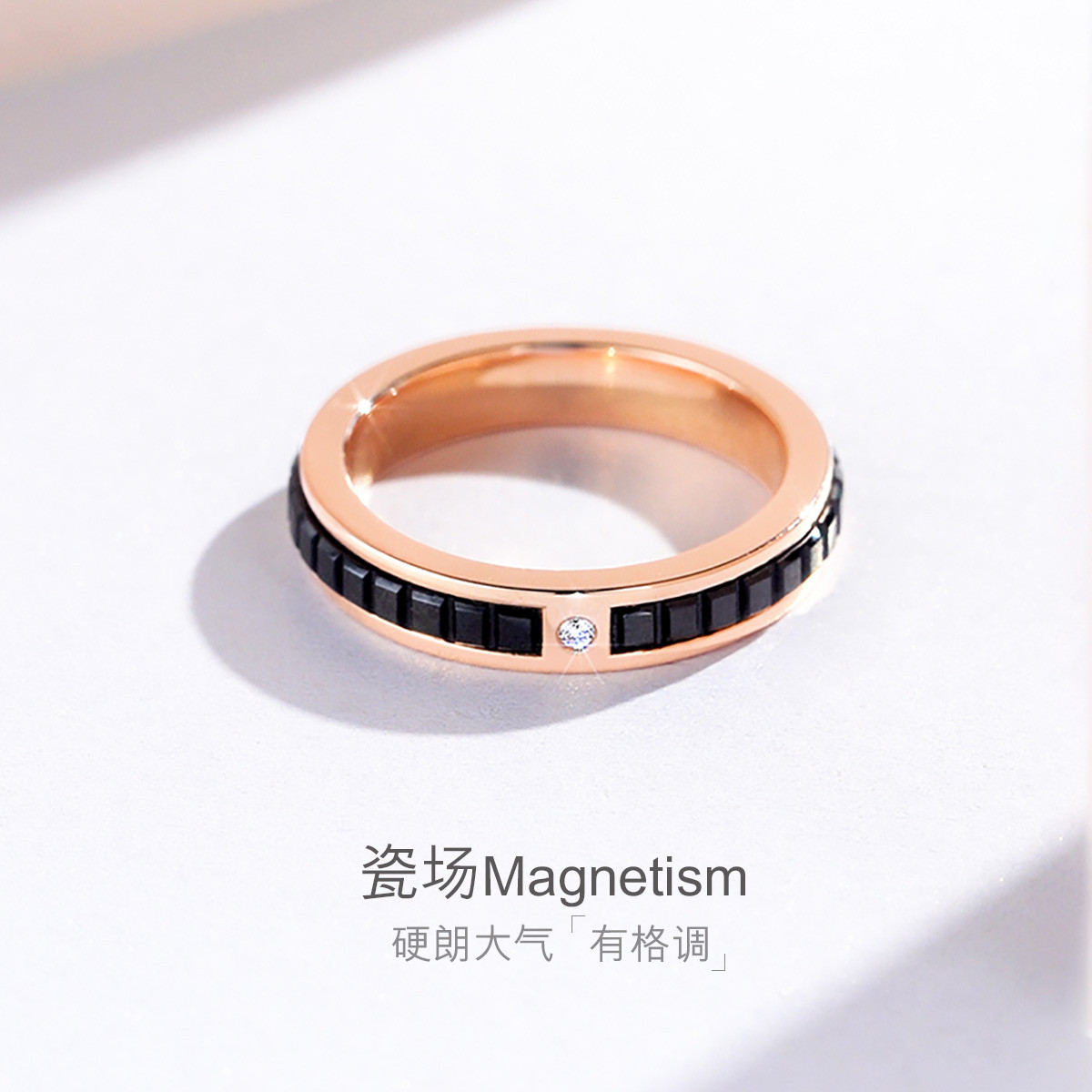 六福珠宝瓷场系列18K金钻石戒指男黑陶瓷情侣对戒定价FIDSKR0004R