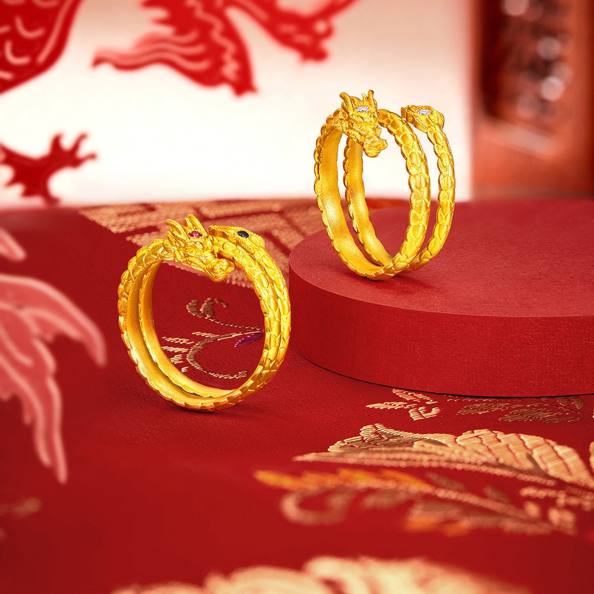 六福珠宝福满传家神龙摆尾黄金戒指女生肖双圈宝石戒指定价N232A【1V1直播看货】