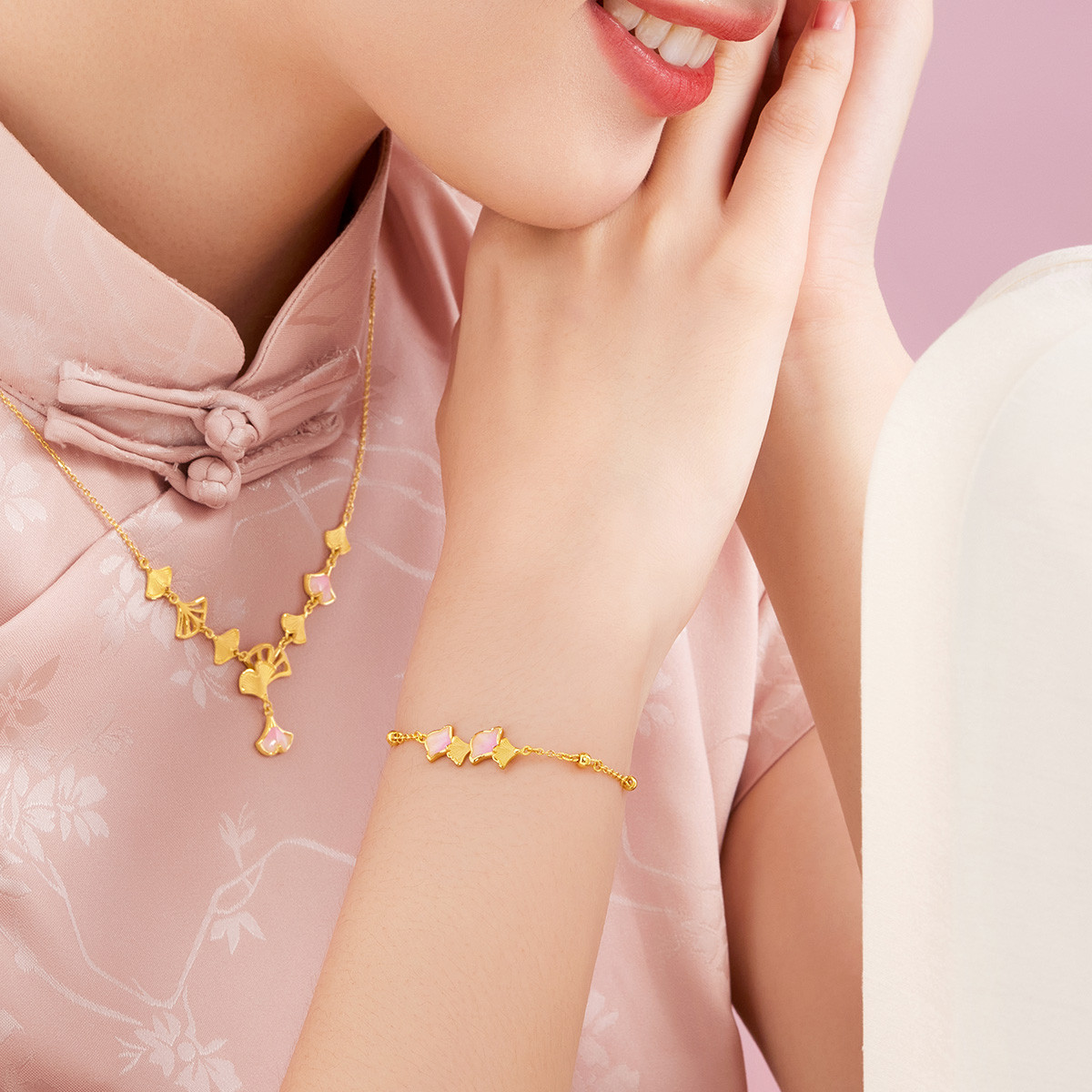 六福珠宝银杏黄金手链女鎏彩工艺婚嫁足金手链实心计价GDGTBB0032【联系客服补货】