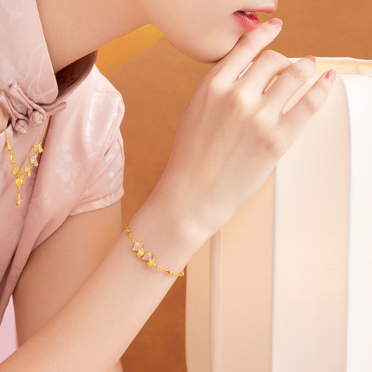 六福珠宝银杏黄金手链女鎏彩工艺婚嫁足金手链实心计价GDGTBB0032【联系客服补货】