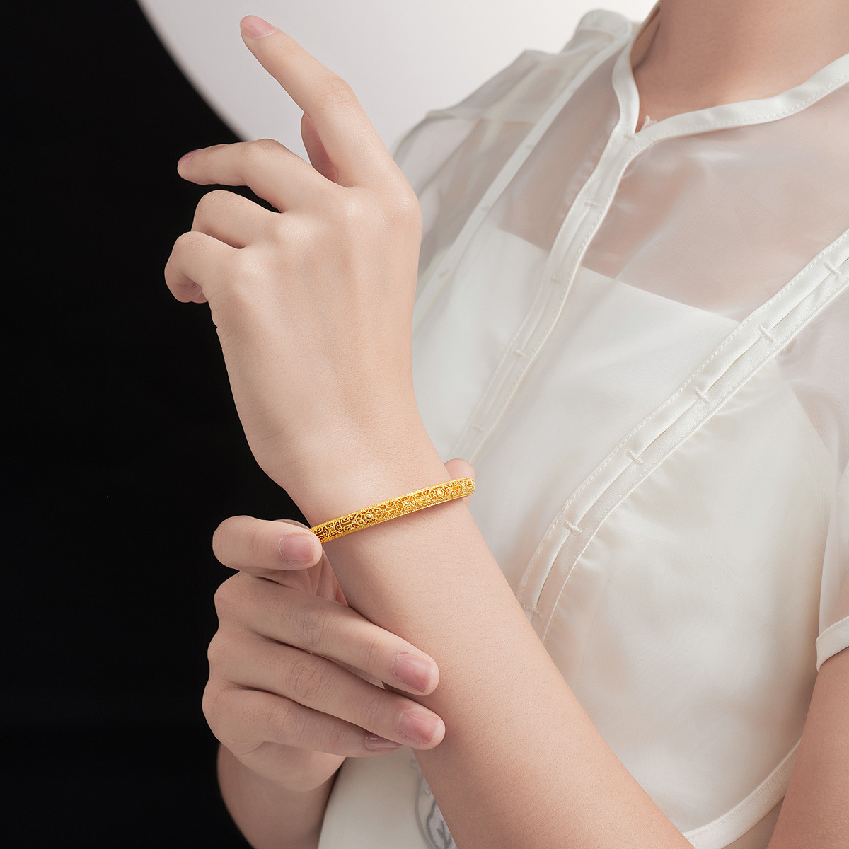 六福珠宝葫芦藤蔓足金镯子女花丝黄金手镯圆镯送礼计价EZGTBB0005【1V1直播看货】