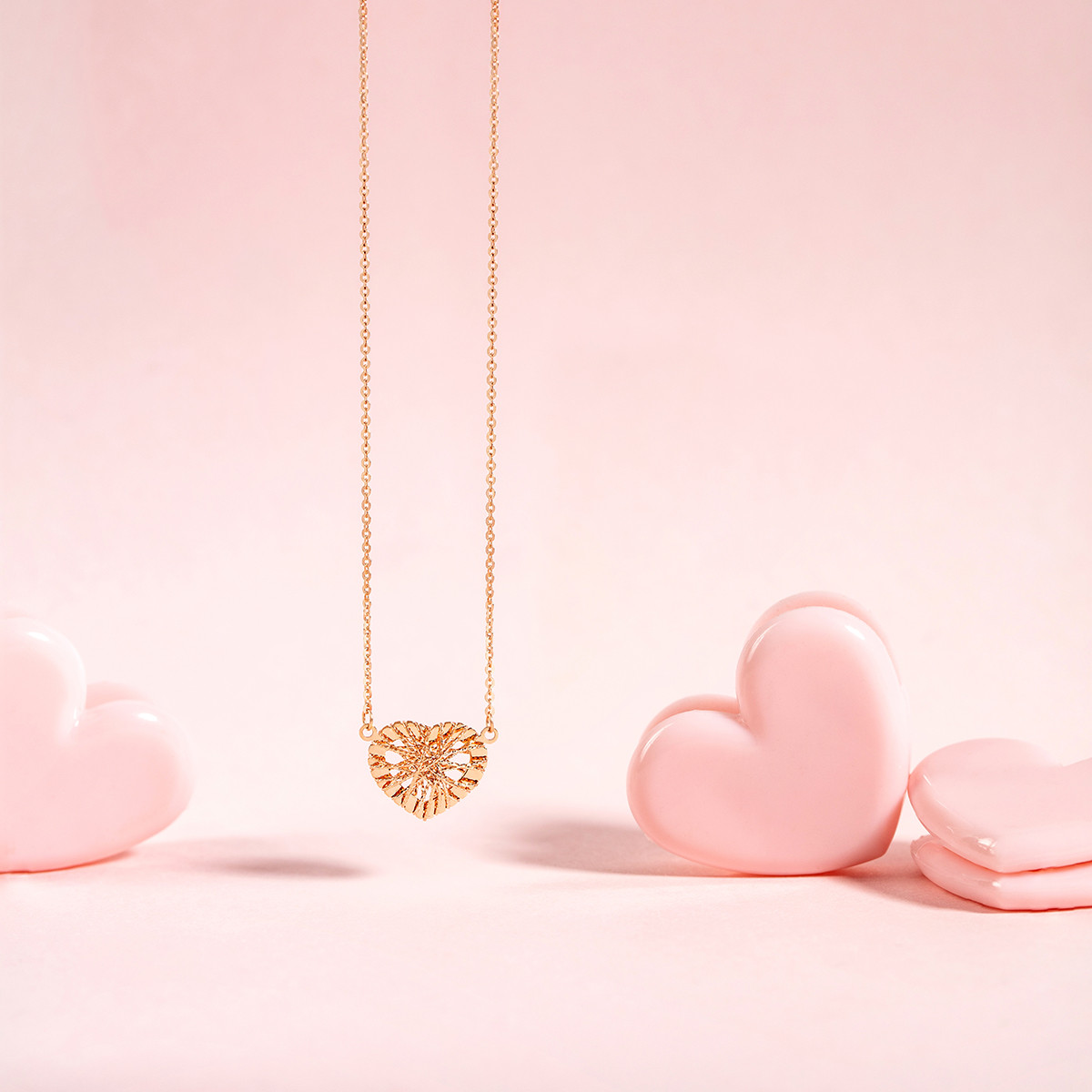 【秒杀】六福珠宝18K金项链镂空心形吊坠玫瑰金专用扣圈L18TBKN0032RB【联系客服补货】