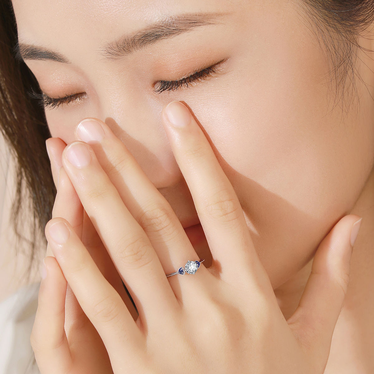 六福珠宝守护18K金红蓝宝石钻石戒指闭口求婚钻戒送女友定价N198【联系客服补货】