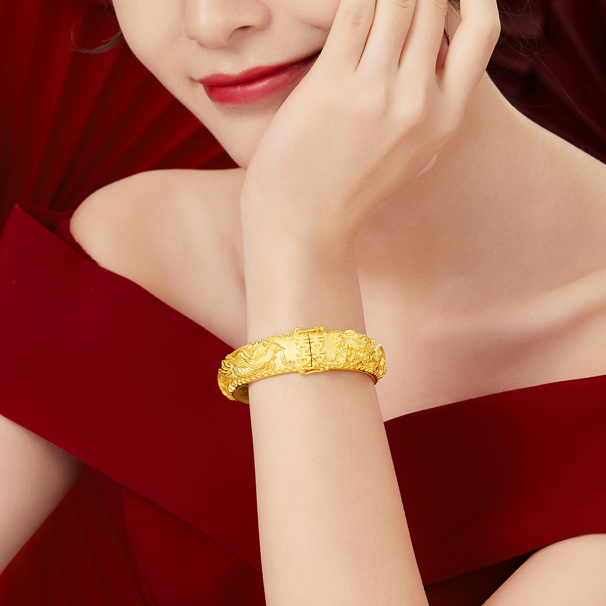 六福珠宝囍字龙凤镯黄金手镯婚嫁3D硬金手镯子女计价A03TBGB0009【联系客服补货】