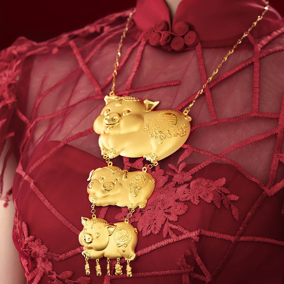 六福珠宝金猪吊坠女囍传祝福婚嫁猪牌足金套链计价A03G30207G3-TB【联系客服补货】