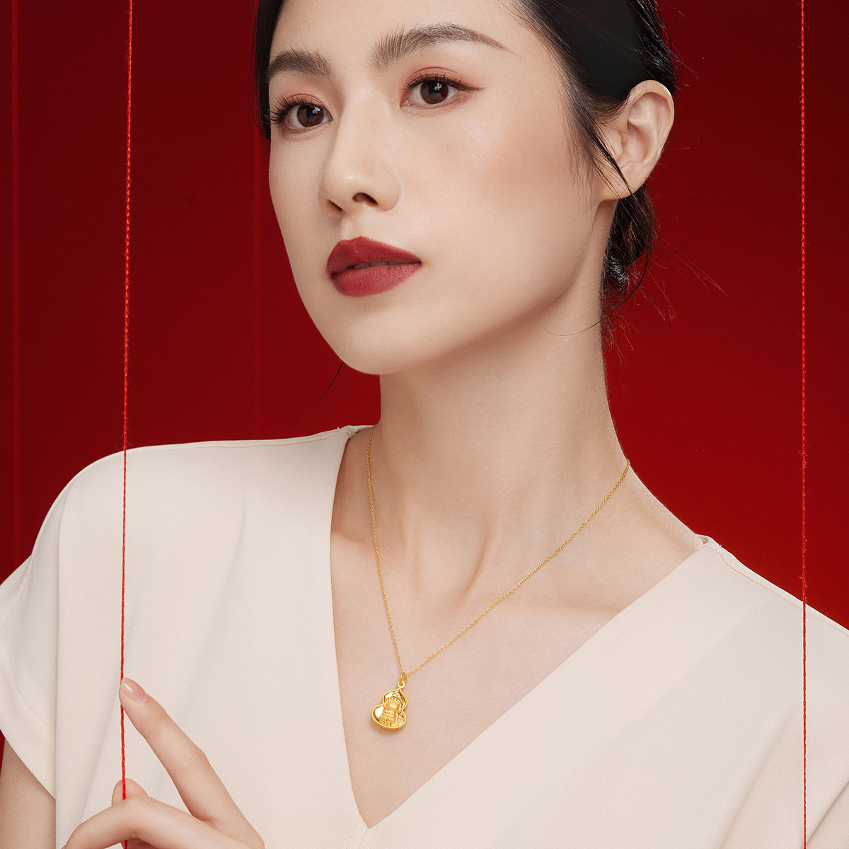 六福珠宝生肖马守护使者黄金吊坠女足金菩萨葫芦造型生肖马计价ERG70225