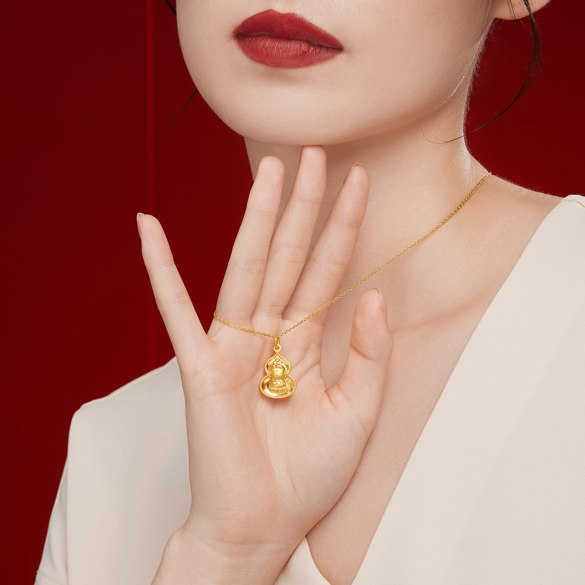 六福珠宝生肖马守护使者黄金吊坠女足金菩萨葫芦造型生肖马计价ERG70225