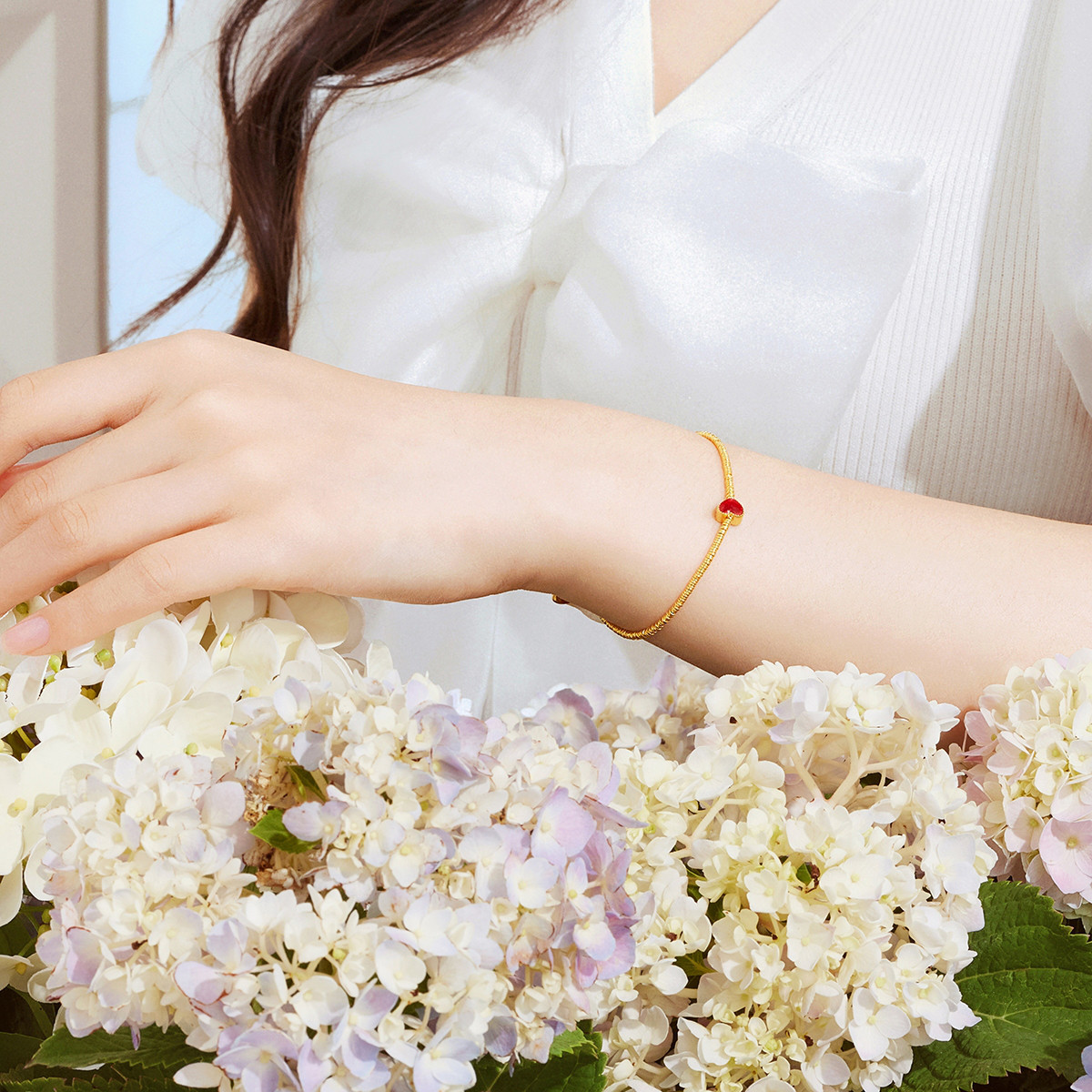 六福珠宝福满传家小红心黄金手链女鎏彩爱心手串计价F21TBGB0001【1V1直播看货】