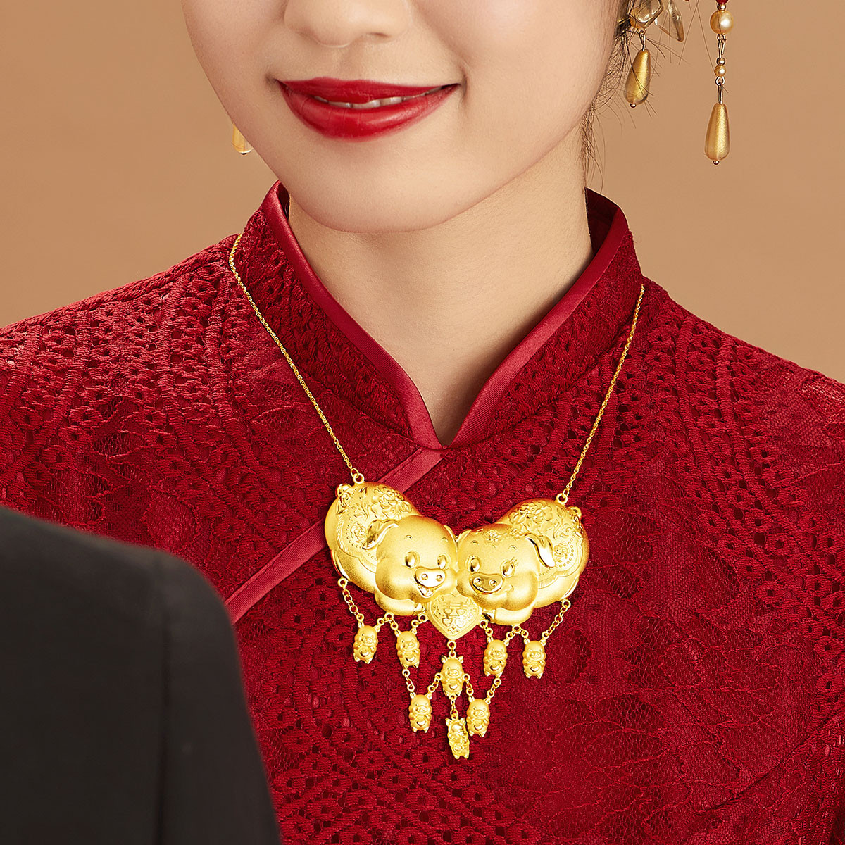六福珠宝婚嫁黄金套装金猪报喜足金项链结婚三金女计价HIG30114C【联系客服补货】