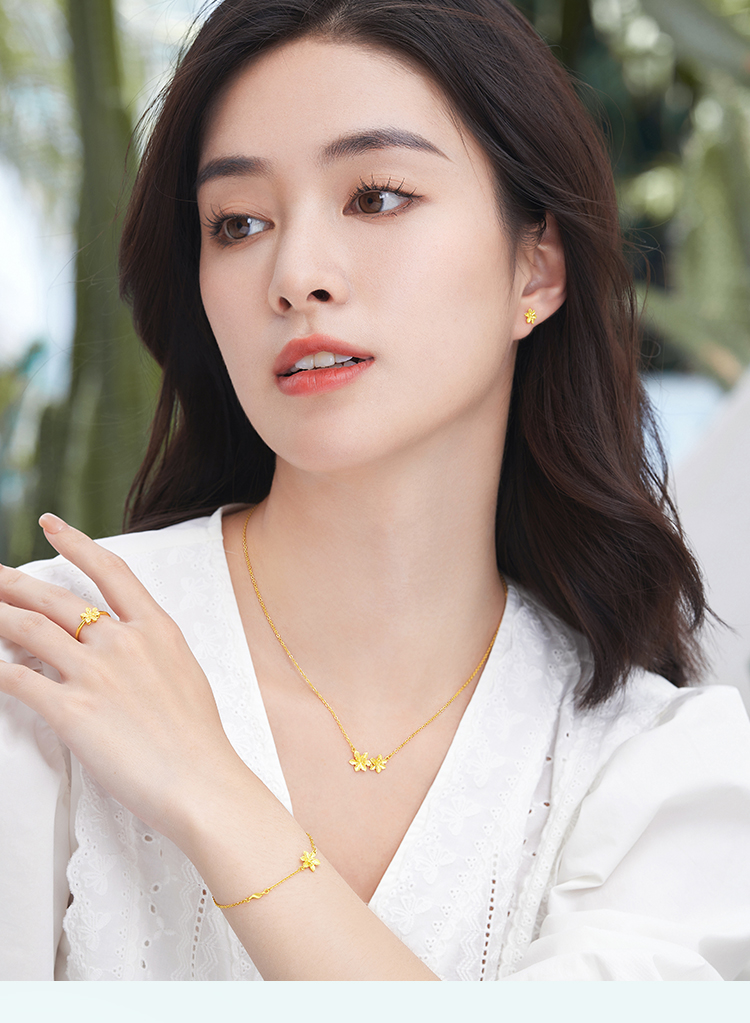 六福珠宝黄金耳钉足金耳环女款栀子花型金耳饰首饰计价G01G0027DS