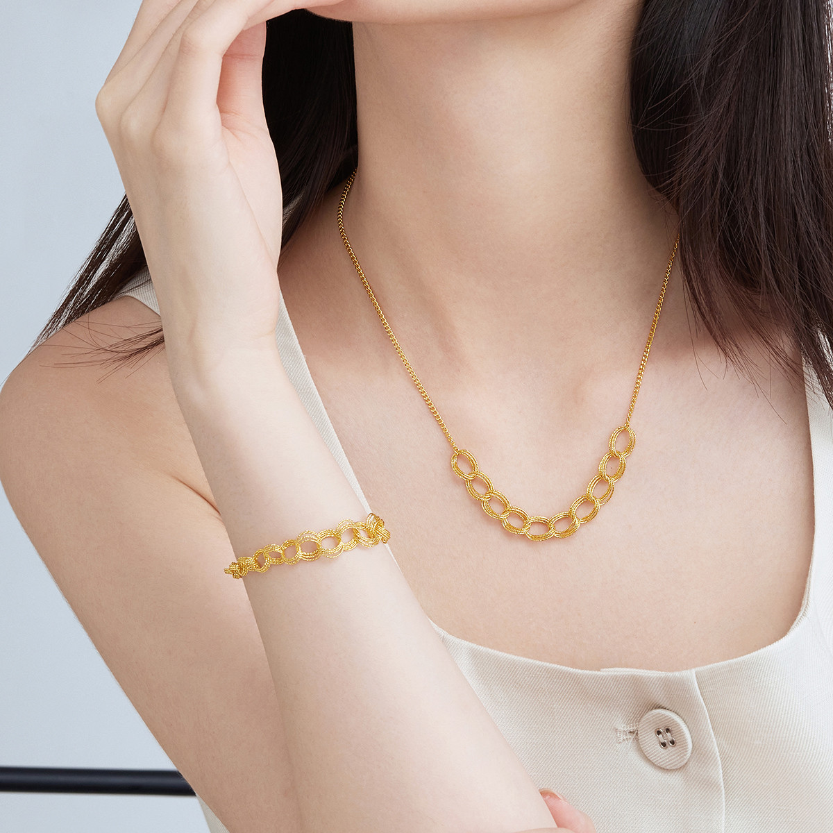 六福珠宝锁骨链黄金项链女款光影金5G足金套链正品计价GJGTBN0018【1V1直播看货】