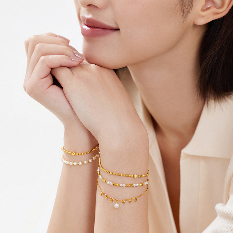 六福珠宝金珠明月黄金手链女简约珍珠手串足金首饰计价F63G0009DS