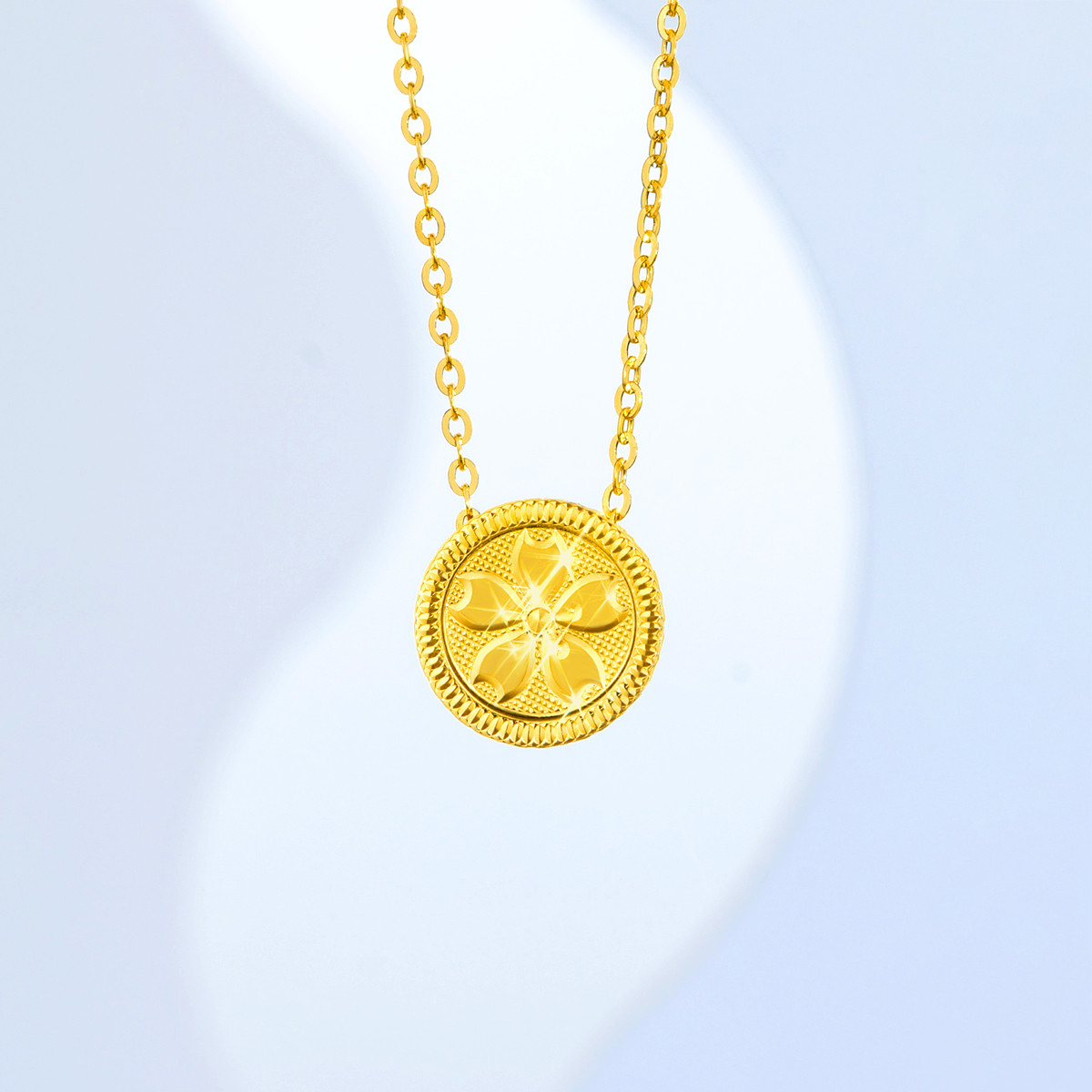 六福珠宝光影金五瓣花黄金项链女款5G足金套链可转动计价015392NA