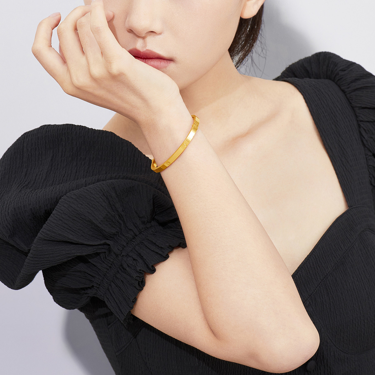 六福珠宝车花黄金手镯实心开锁式足金手镯女款计价F63TBGB0041【联系客服补货】